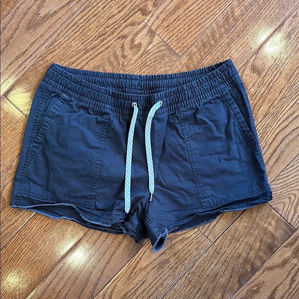 Women’s vuori dark gray shorts